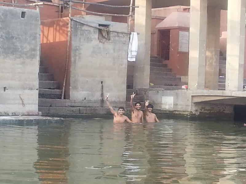Swimming in the Ganges is deadly. So they write in hotels, warning tourists.